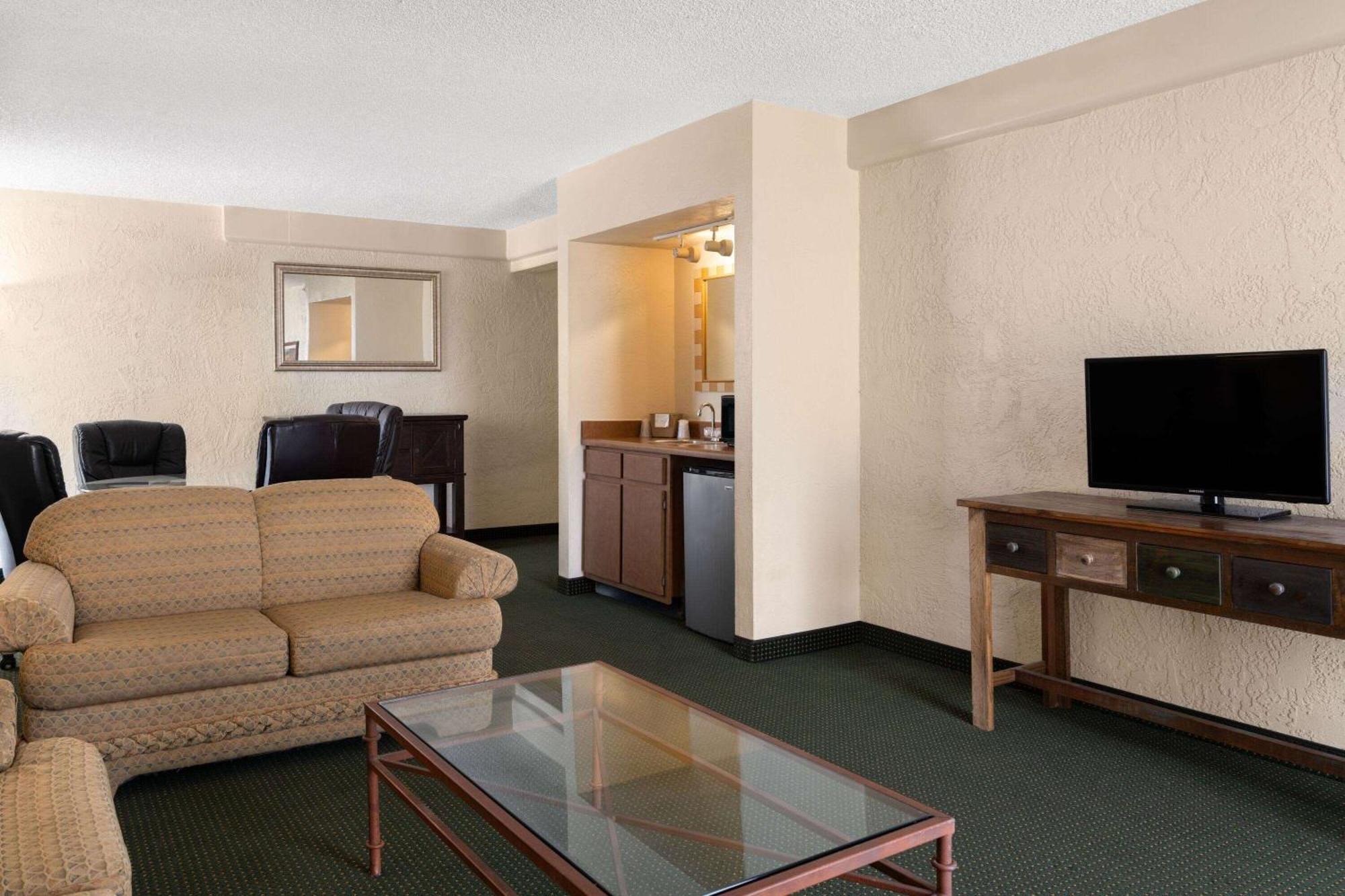 Hotel Ramada By Wyndham Tucson Exterior foto
