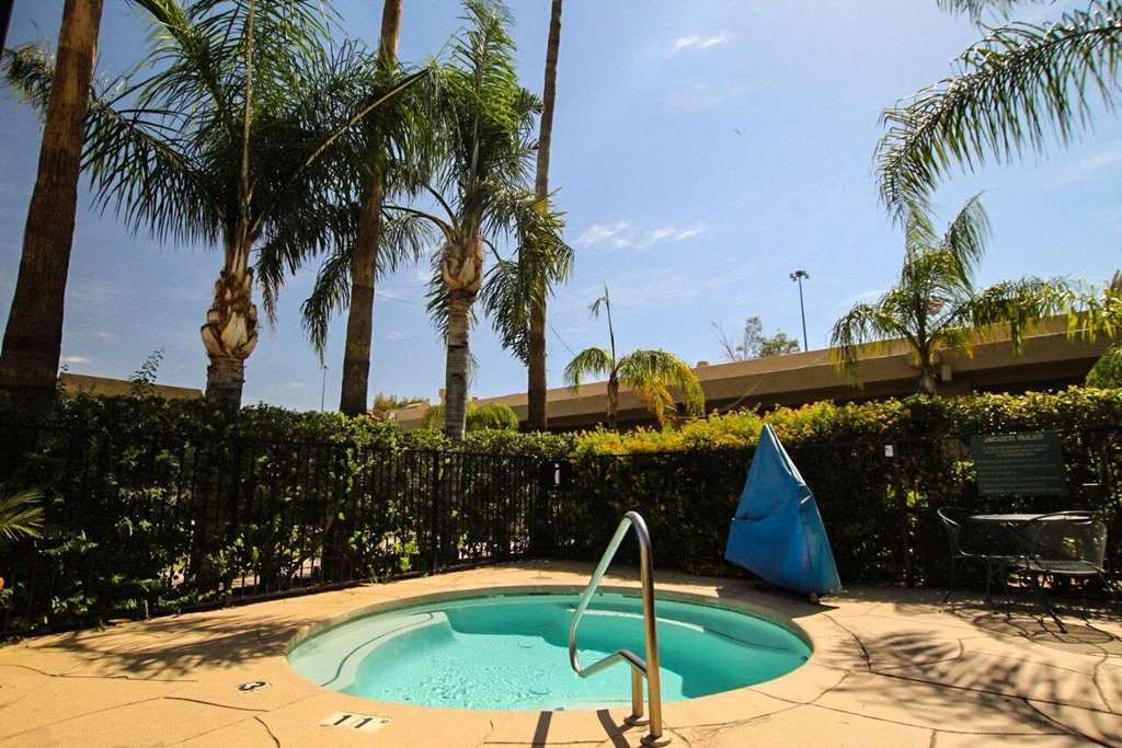 Hotel Ramada By Wyndham Tucson Exterior foto