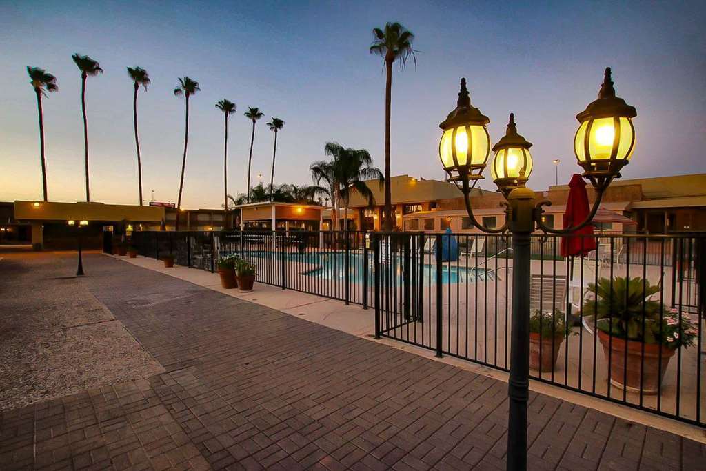 Hotel Ramada By Wyndham Tucson Exterior foto